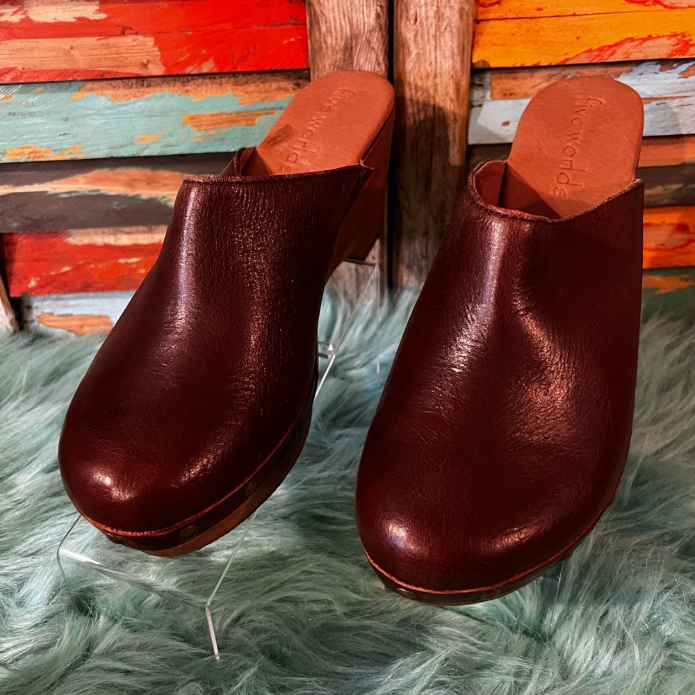 Five Worlds by Cordani Size 11 Brown Leather Wood Clogs Women Mules. New